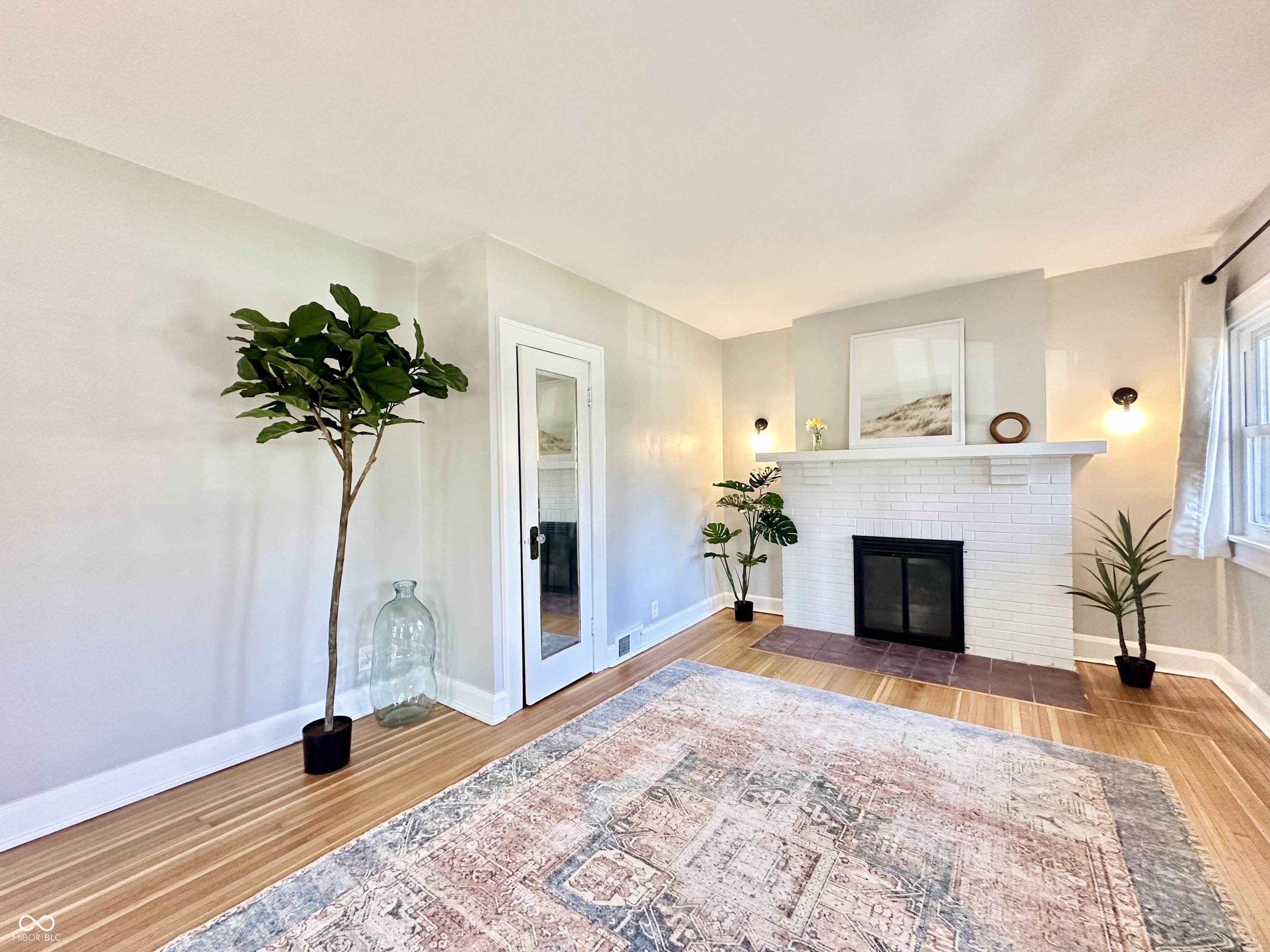 5442 N College Avenue