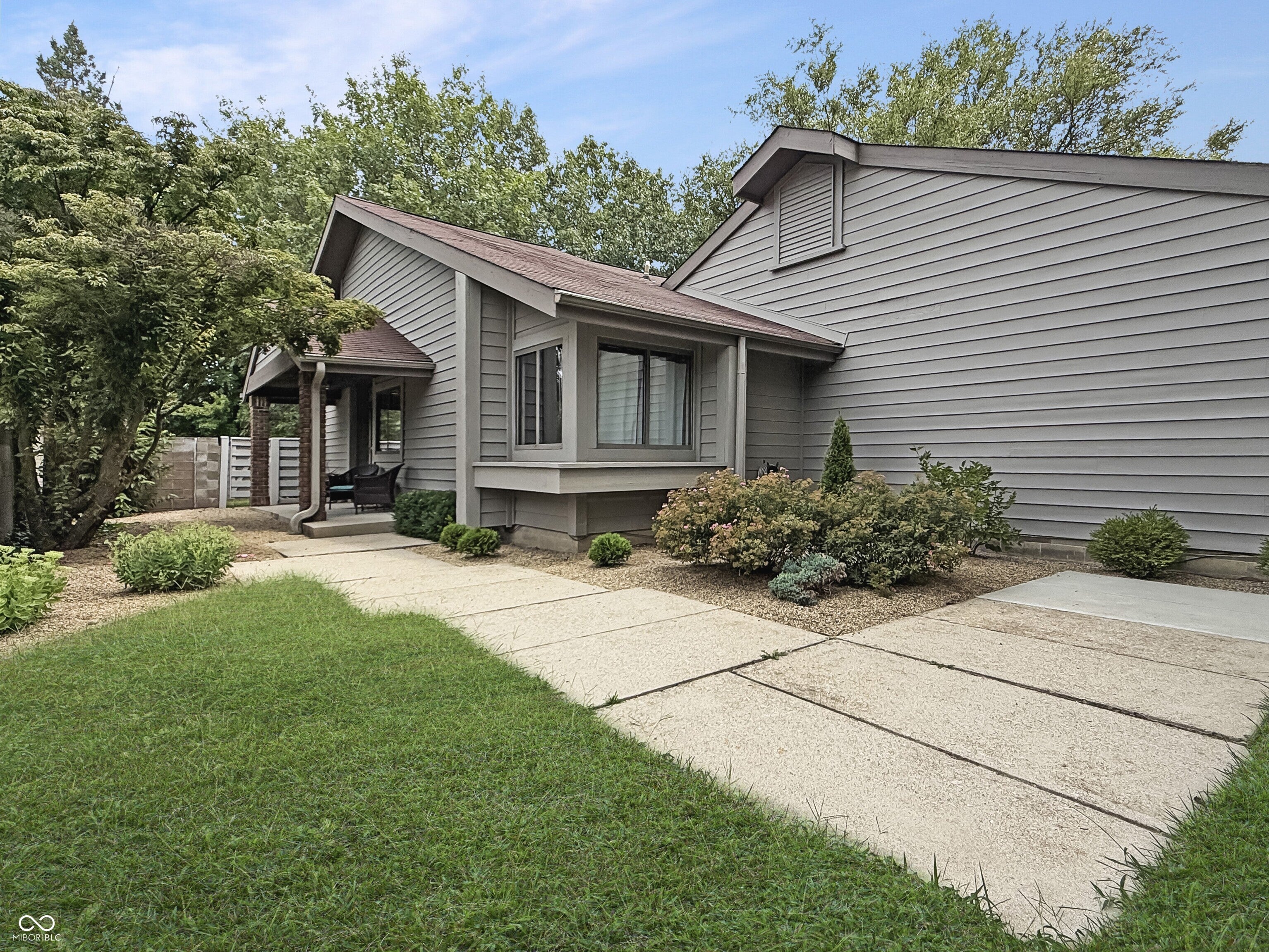 4692 Carya Square