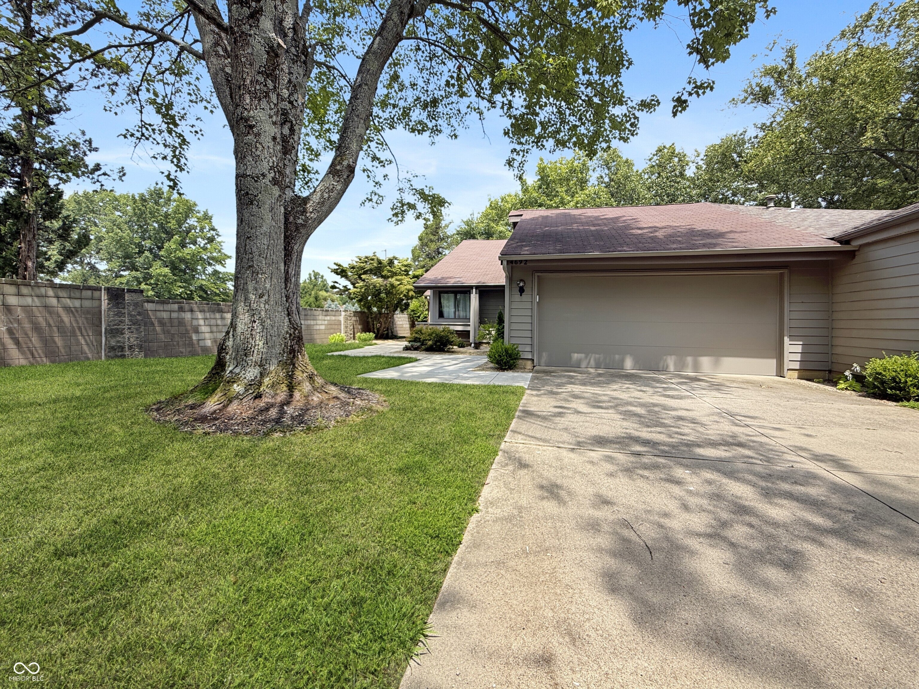 4692 Carya Square