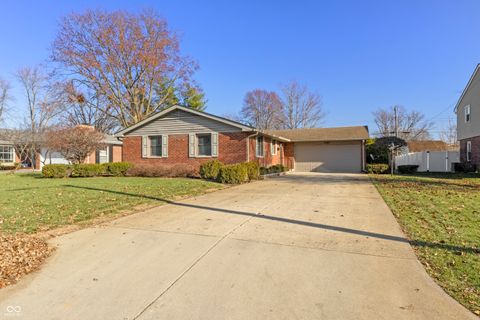 Photo of 2565 Chestnut Street, Columbus, IN 47201 (MLS # 22076198)