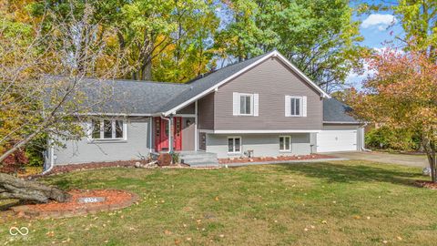 Photo of 4404 Devon Lake Road, Indianapolis, IN 46226 (MLS # 22071483)