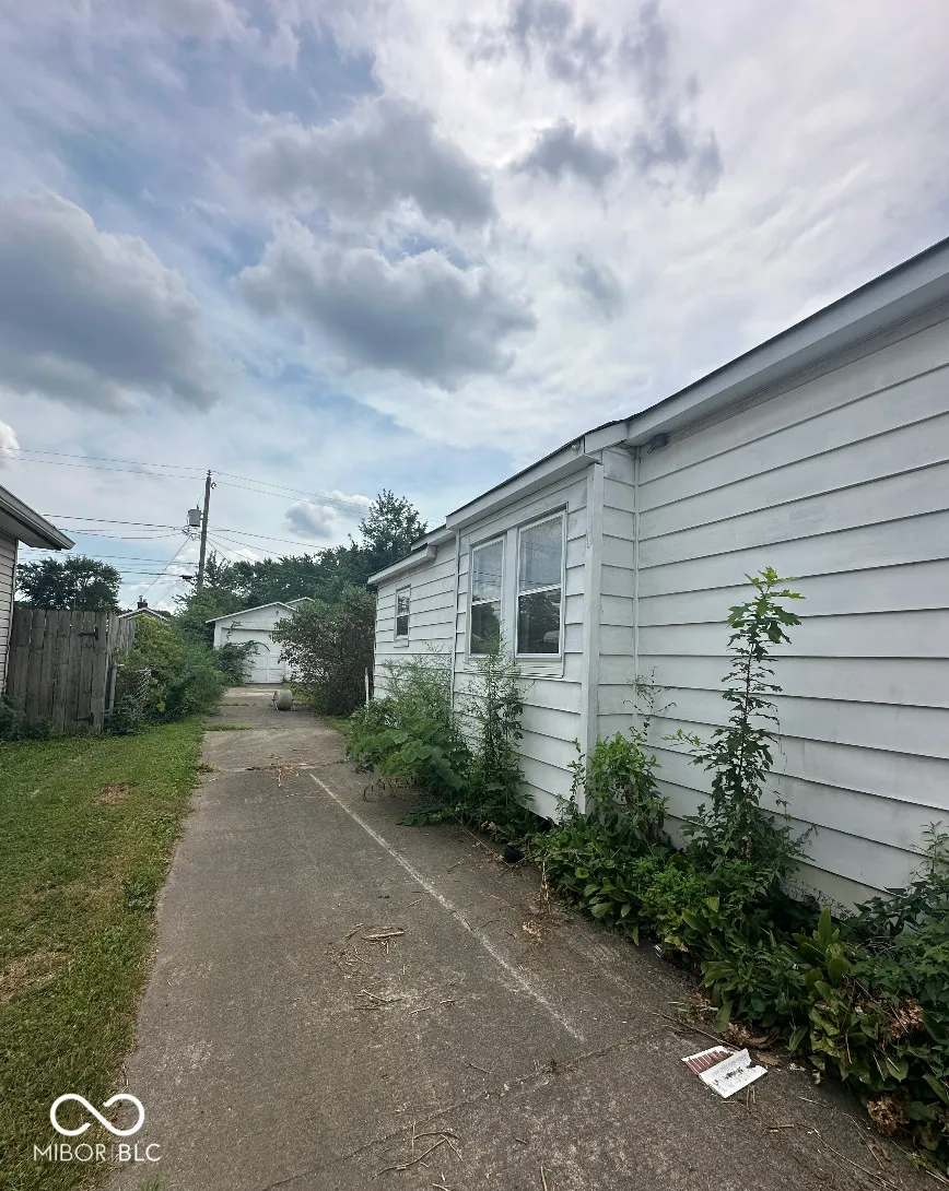 Indianapolis, Indiana 46203, United States, 2 Bedrooms Bedrooms, ,1 BathroomBathrooms,Residential,Pending,189721