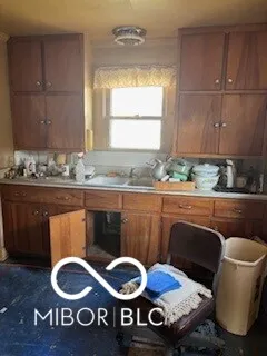 Indianapolis, Indiana 46203, United States, 2 Bedrooms Bedrooms, ,1 BathroomBathrooms,Residential,Pending,189721