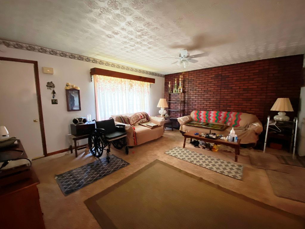 View Tom Lawson's Homes for Sale Tom Lawson North Vernon, Scipio