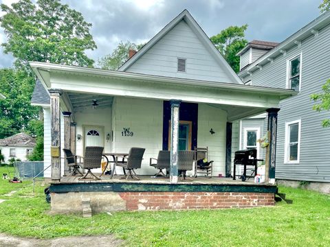 Photo of 1139 S 7th Street, Terre Haute, IN 47802 (MLS # 22041987)
