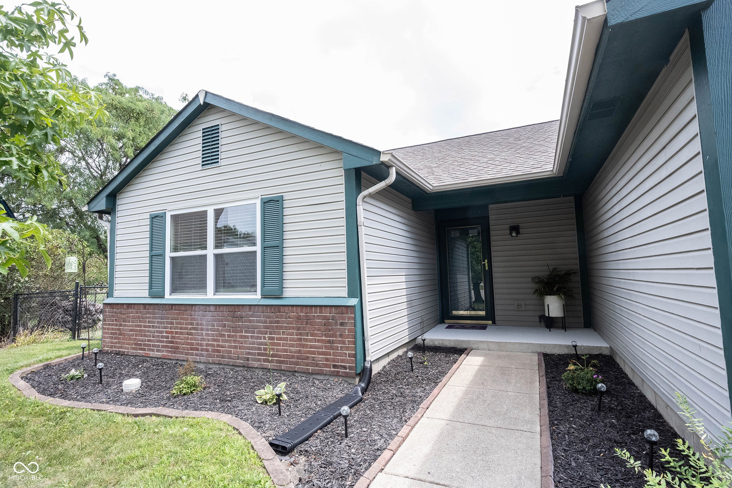 136 E Lullaby Court