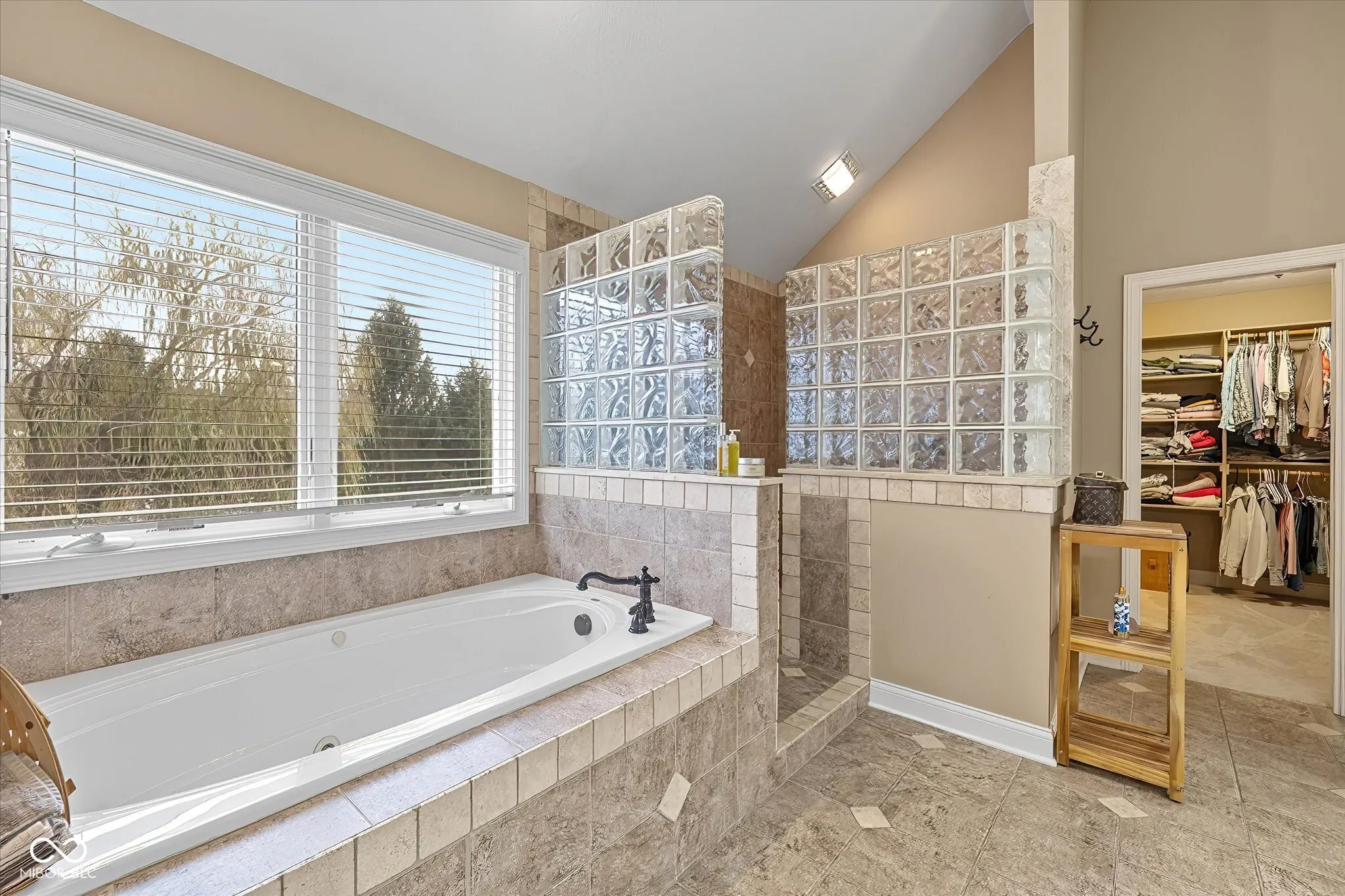 Fishers, Indiana 46040, United States, 5 Bedrooms Bedrooms, ,5 BathroomsBathrooms,Residential,Pending,251992