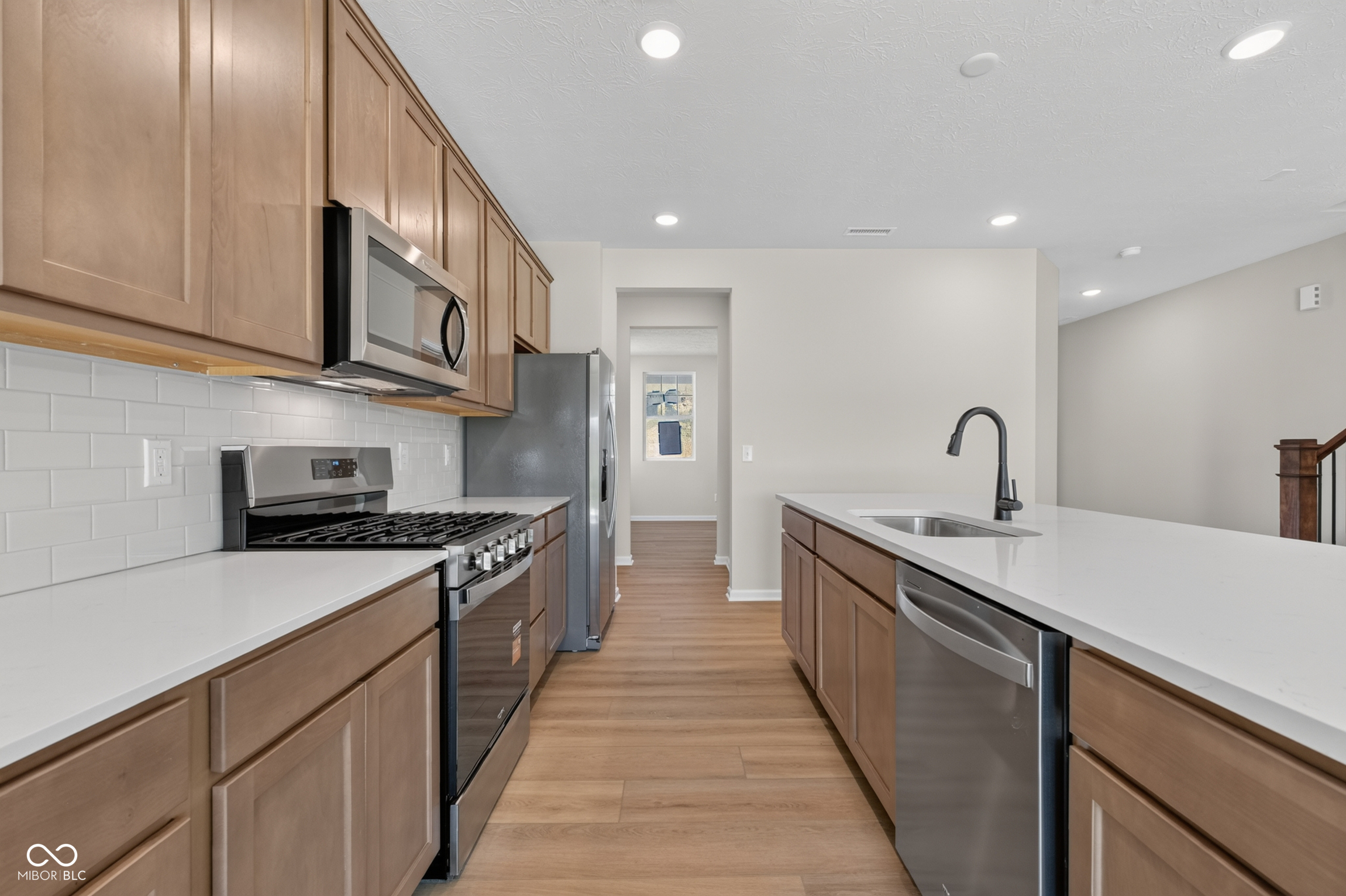 903 Sugarland Way