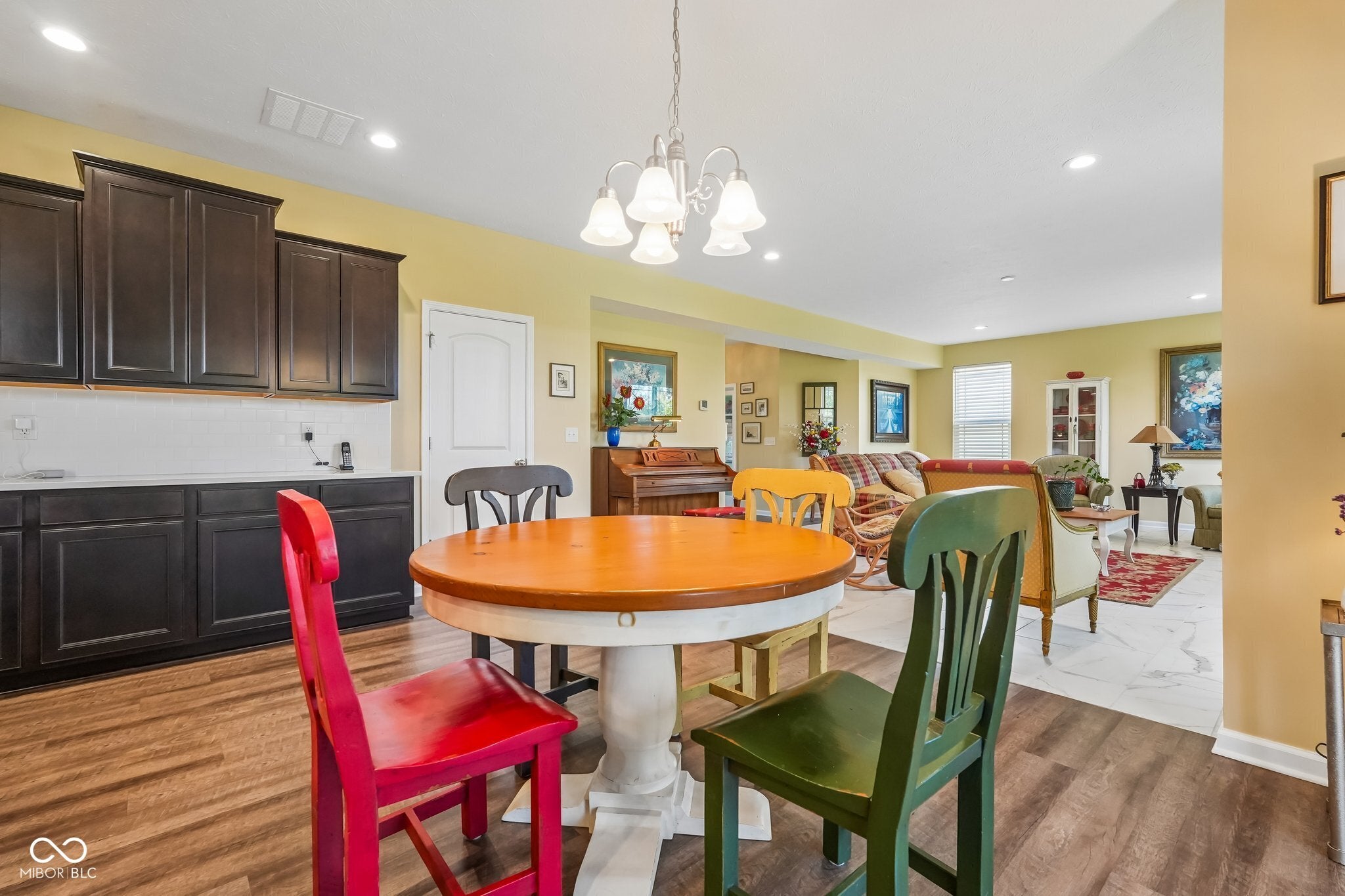 8722 Hollyhock Grove