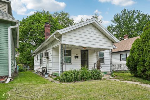 Photo of 450 N Concord Street, Indianapolis, IN 46222 (MLS # 22101681)