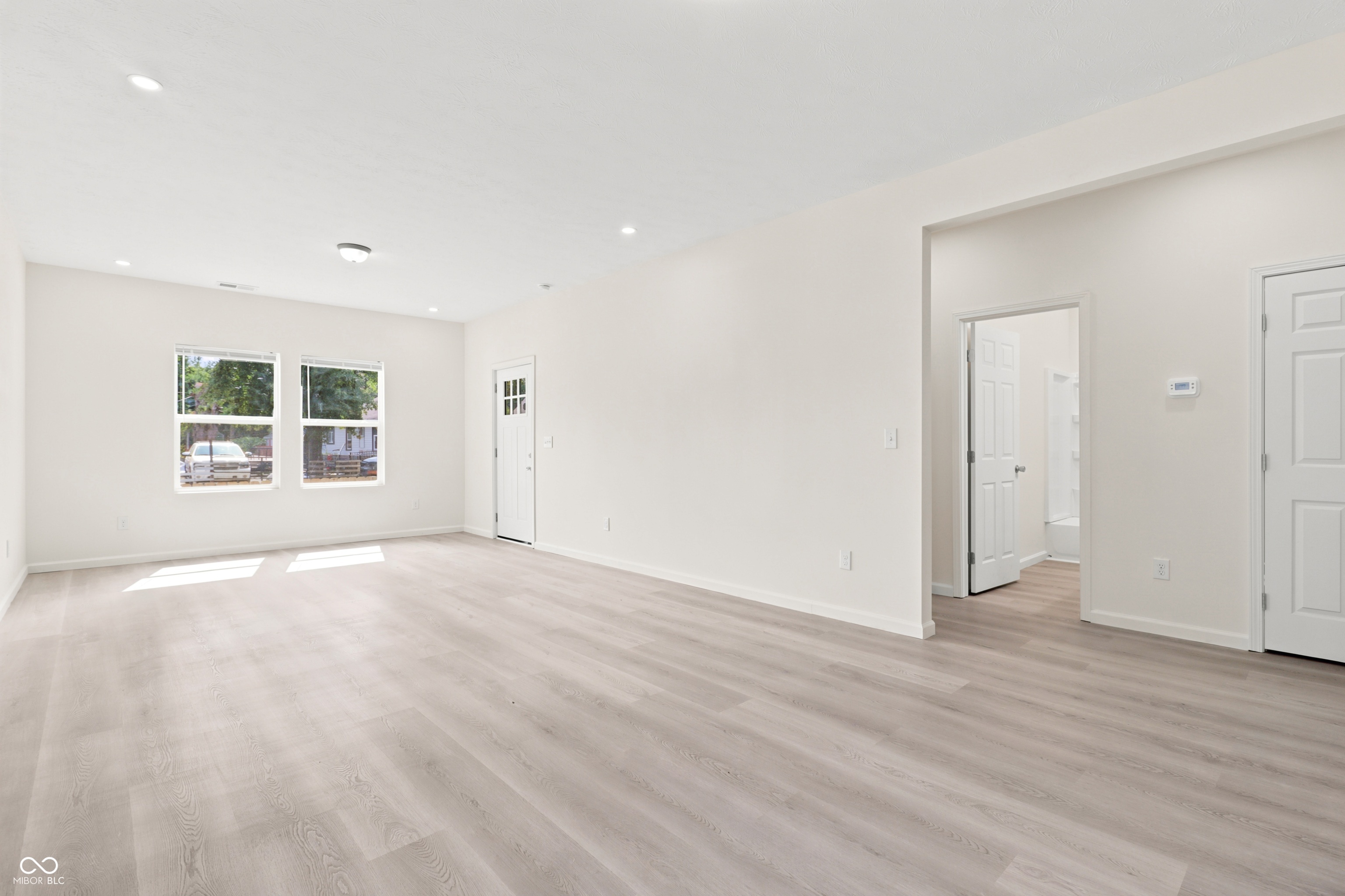 1172 GROFF AV