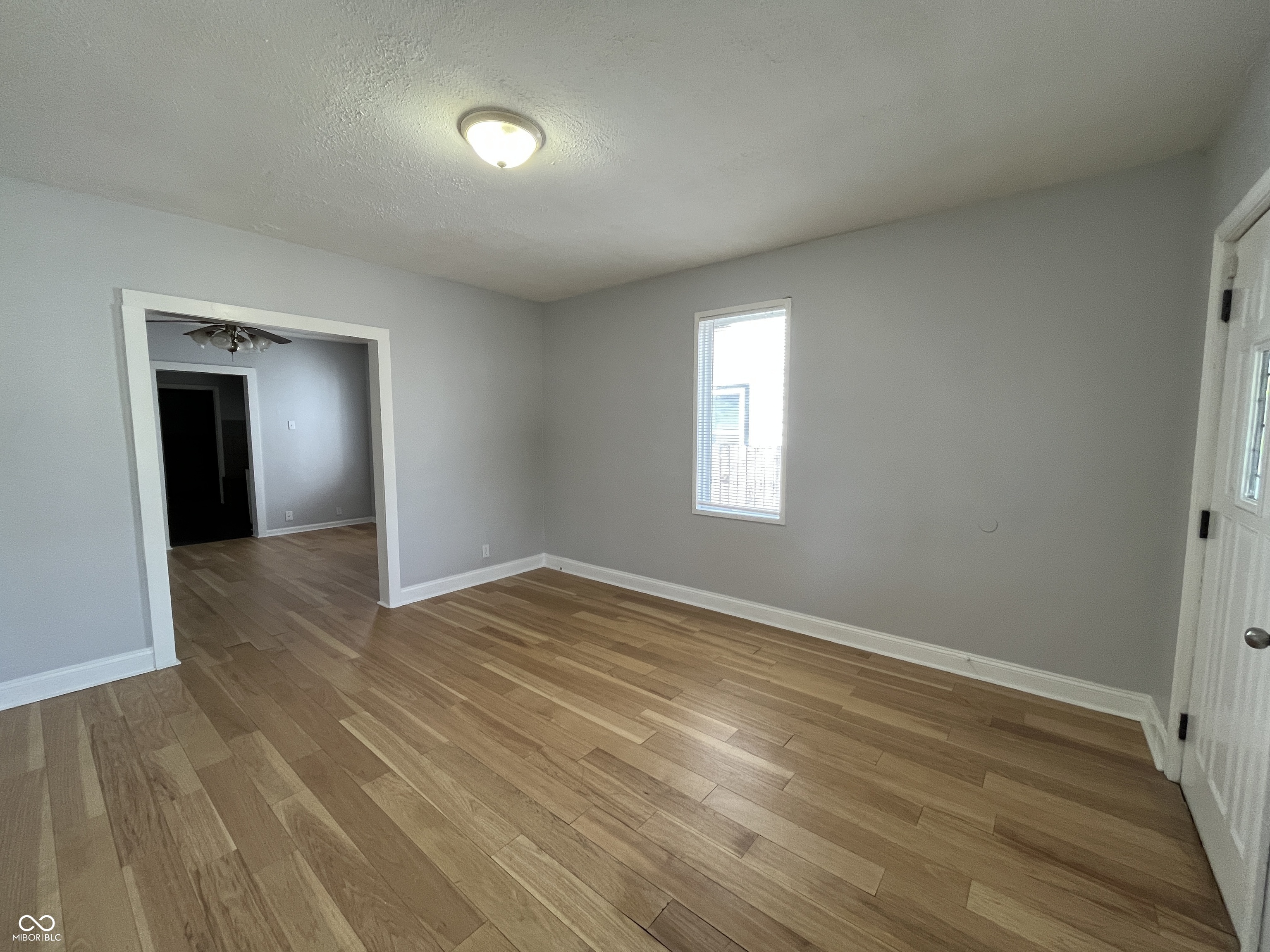 1327 E Minnesota Street