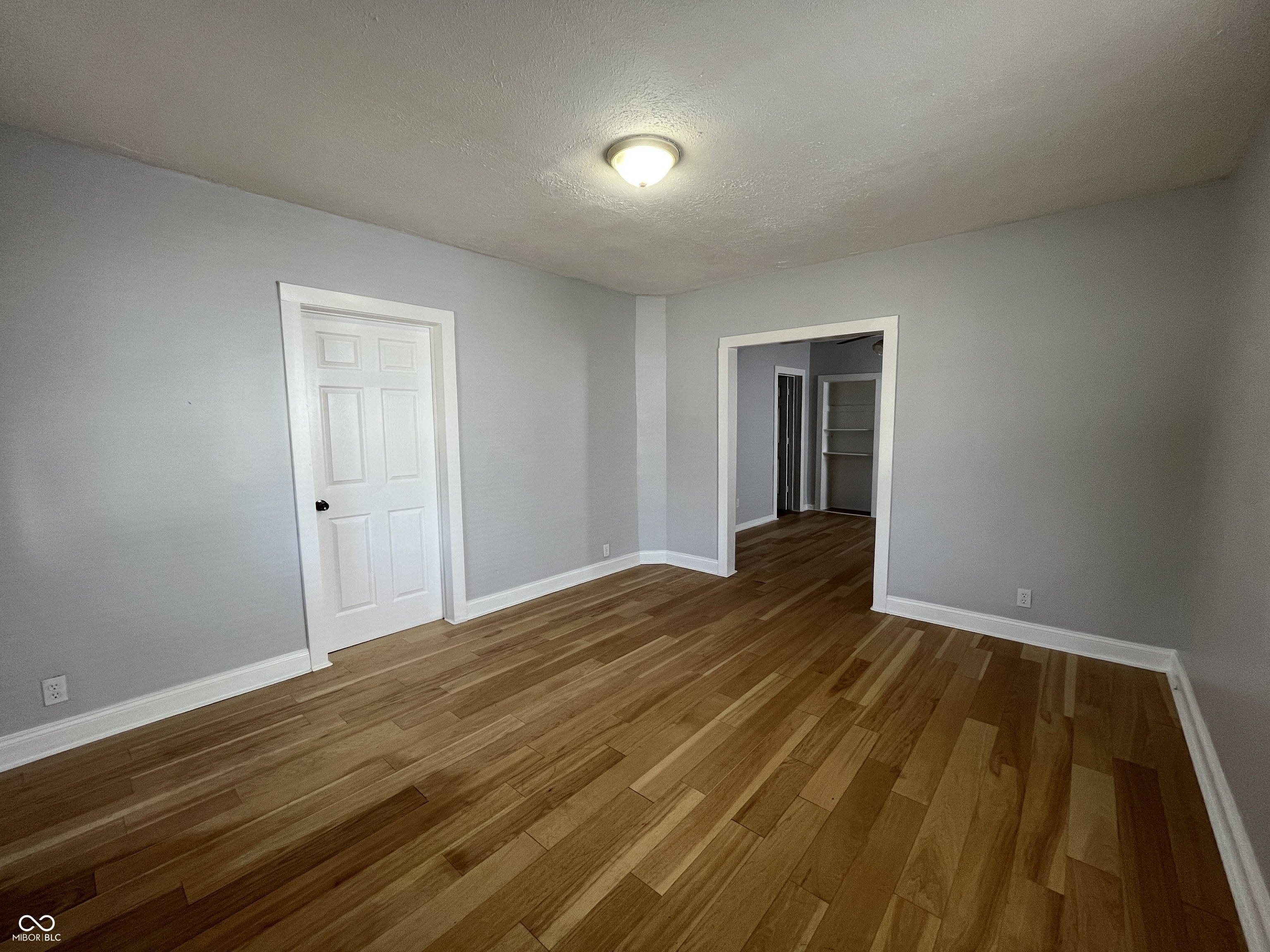 1327 E Minnesota Street