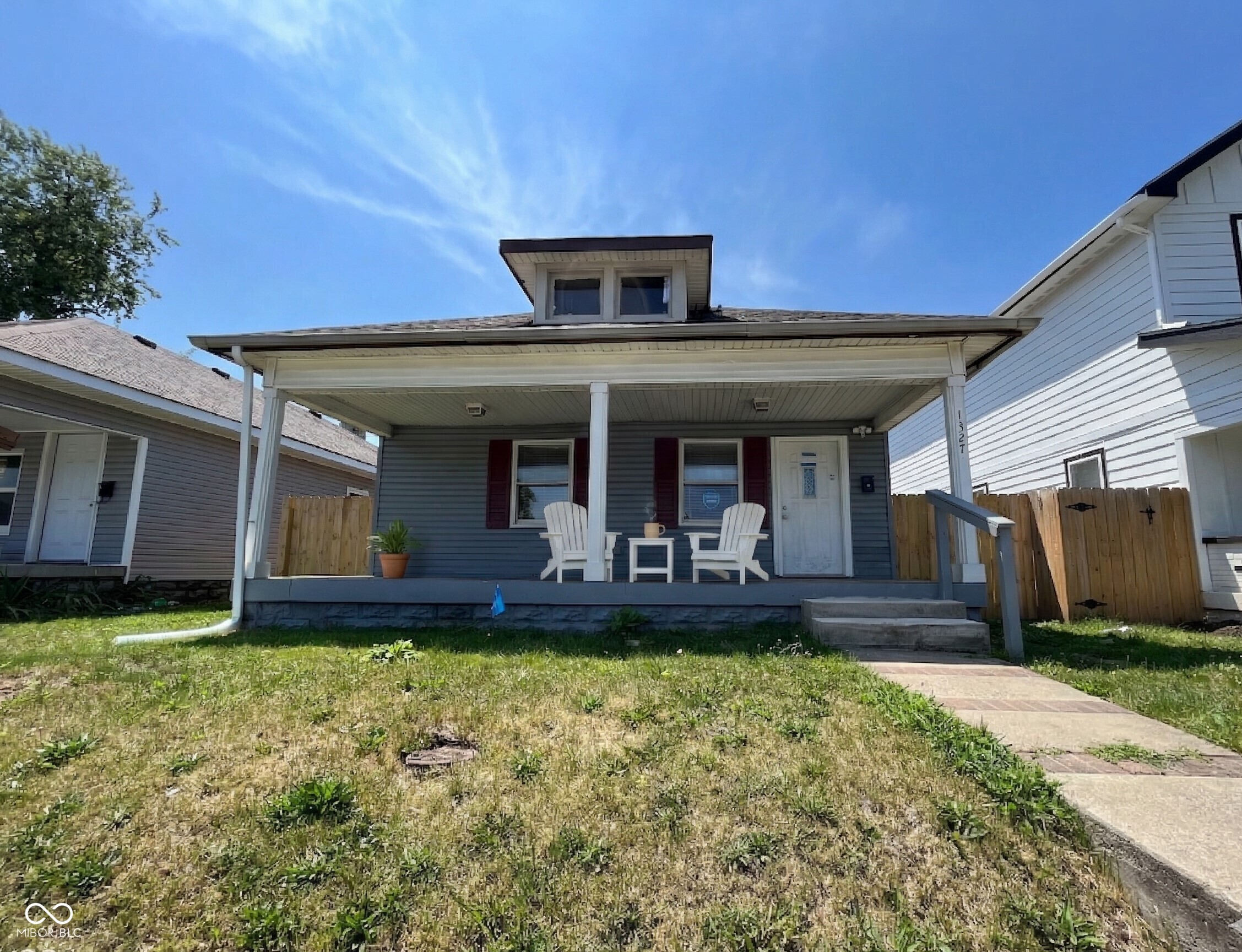 1327 E Minnesota Street