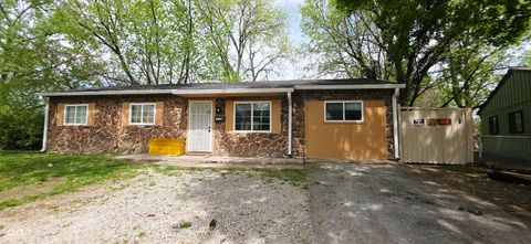 Photo of 8716 E 41st Place, Indianapolis, IN 46226 (MLS # 22095091)