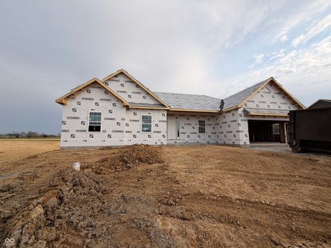 Photo of 10 Pine Hills Court, Crawfordsville, IN 47933 (MLS # 22094707)