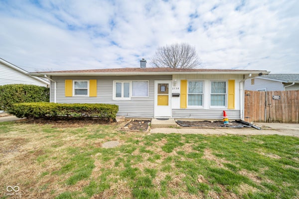 2738 APACHE DR, ANDERSON, IN 46012 - Image ca099a4bcc4824a122ca5d233bb70939/2657514134