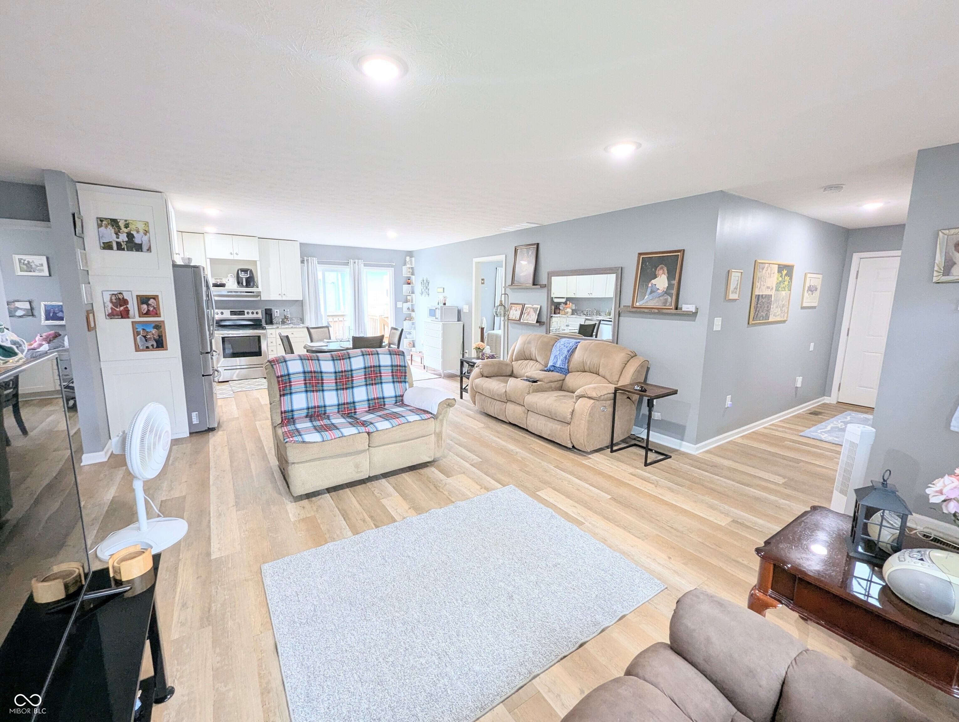 327 W Davis Street