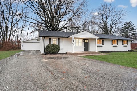 Photo of 630 Karen Drive, Zionsville, IN 46077 (MLS # 22083693)