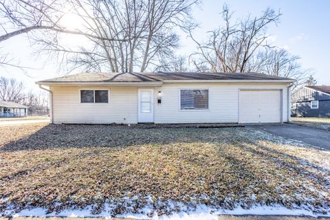Photo of 4040 Aspen Way, Indianapolis, IN 46226 (MLS # 22082144)