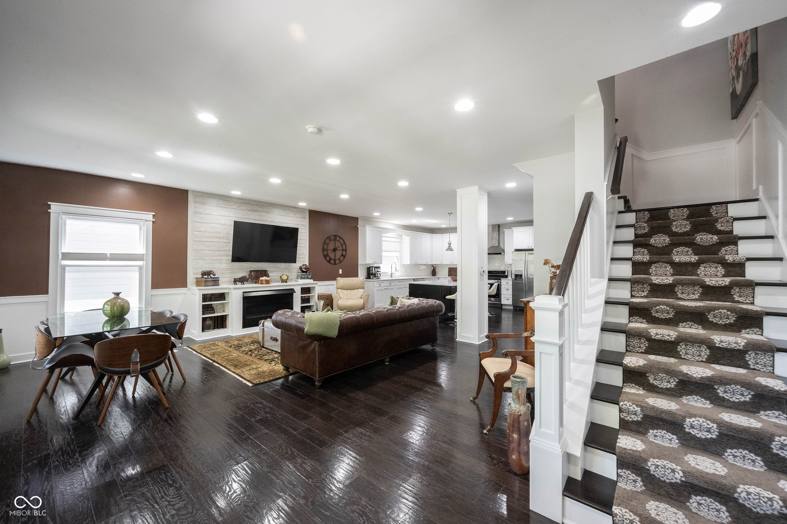 2350 N College Avenue