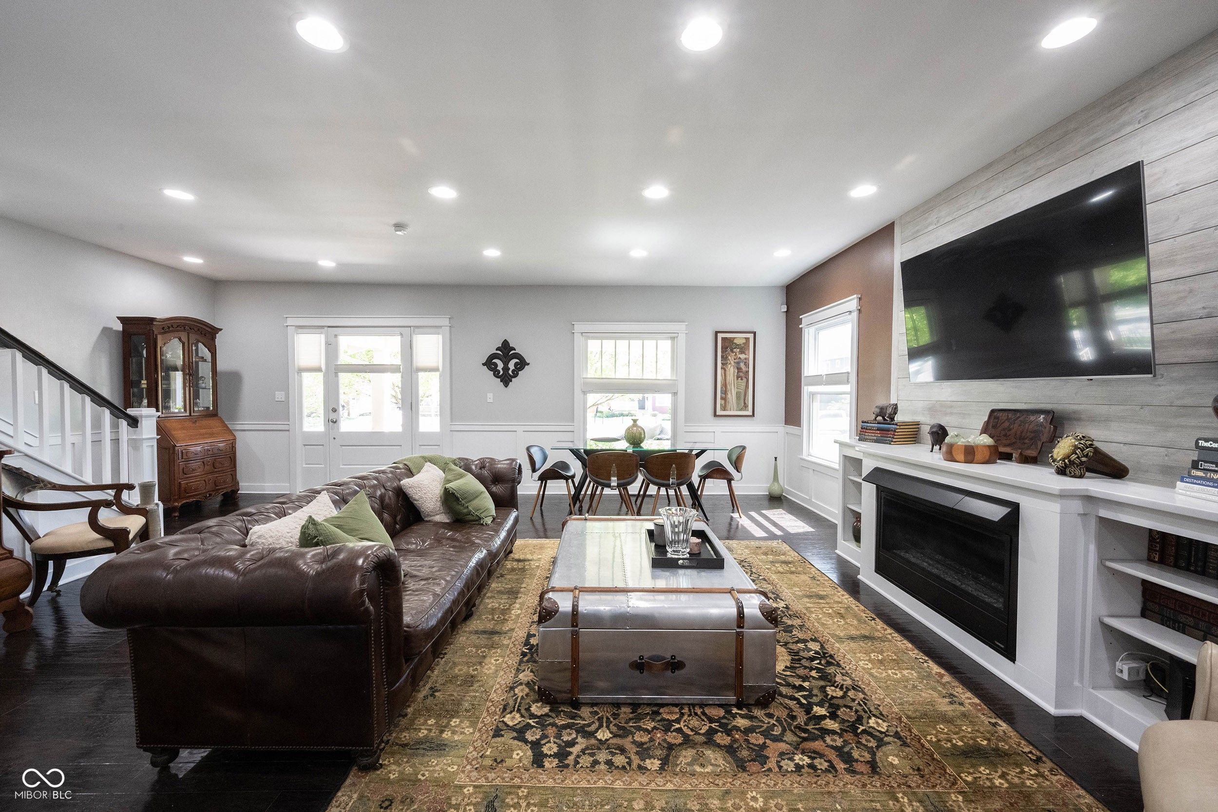 2350 N College Avenue