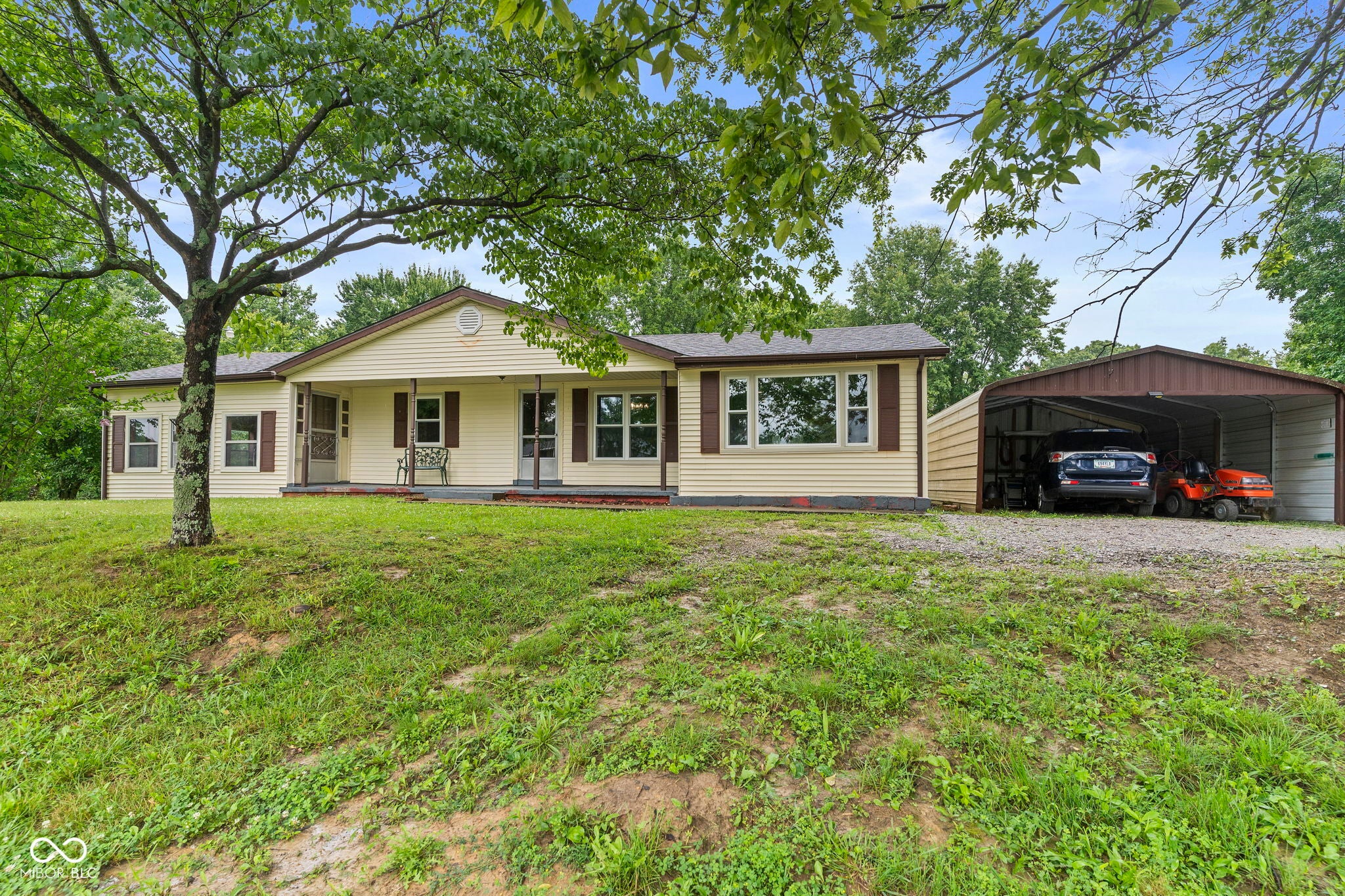 4907 E Lovers Lane