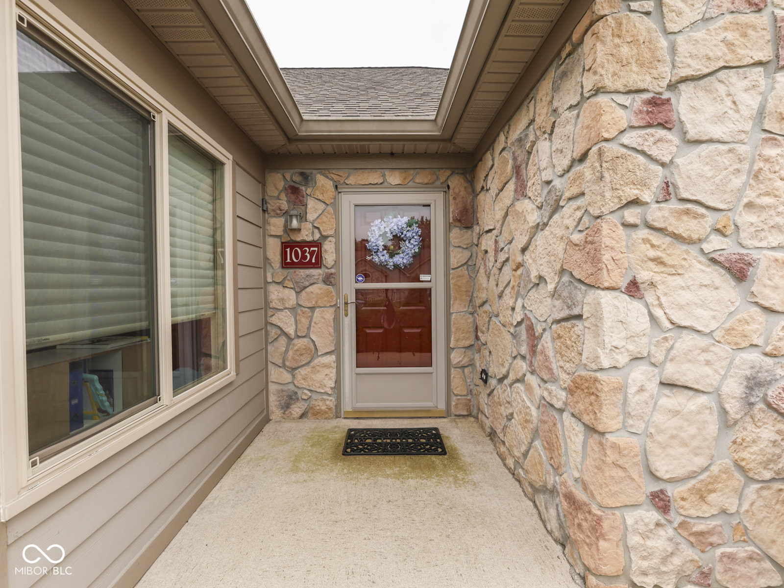 1037 Laurelwood Lane