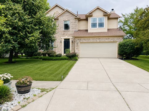 Photo of 5400 Wakefield Drive S, Greenwood, IN 46142 (MLS # 22107131)