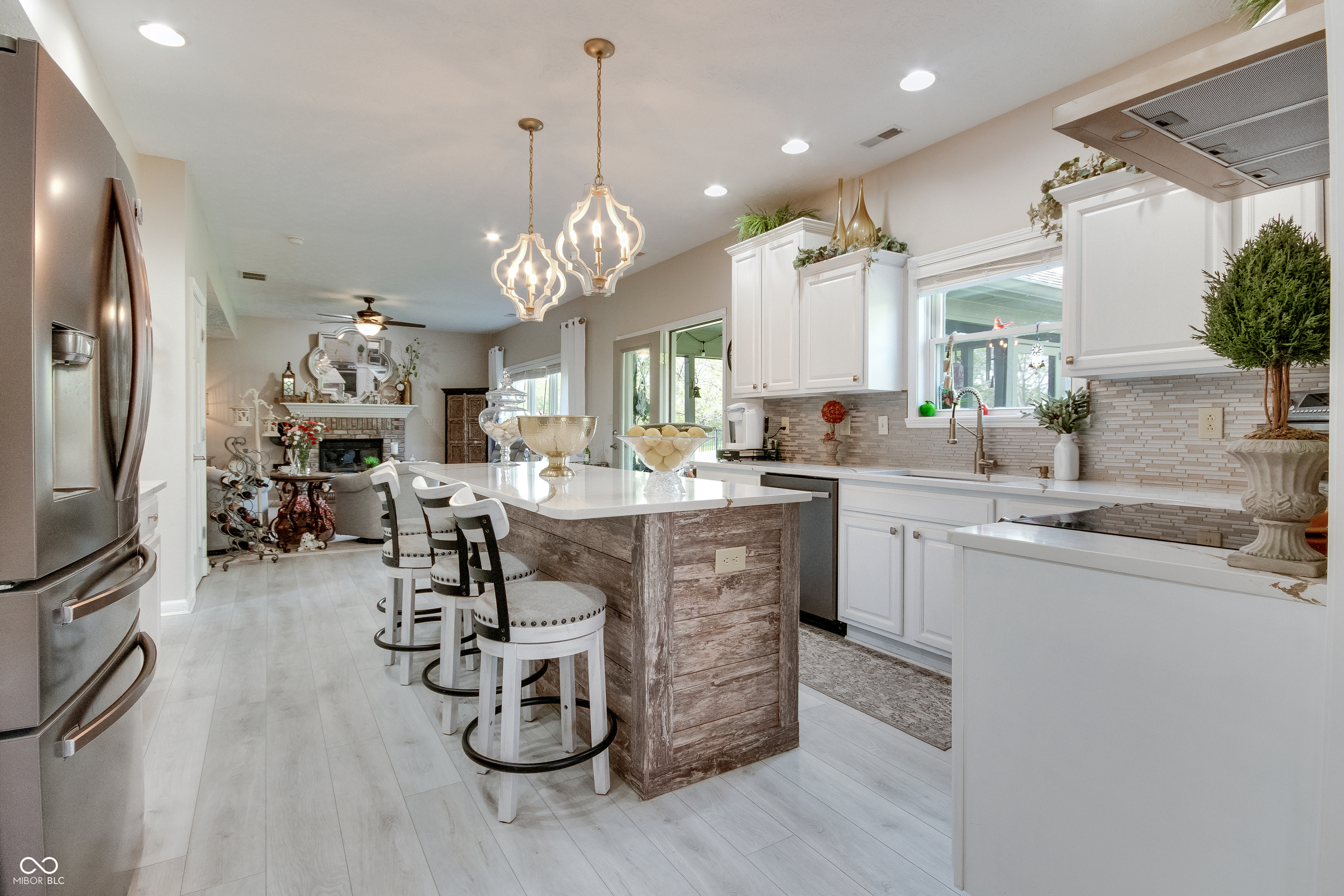 6054 Easy Lane