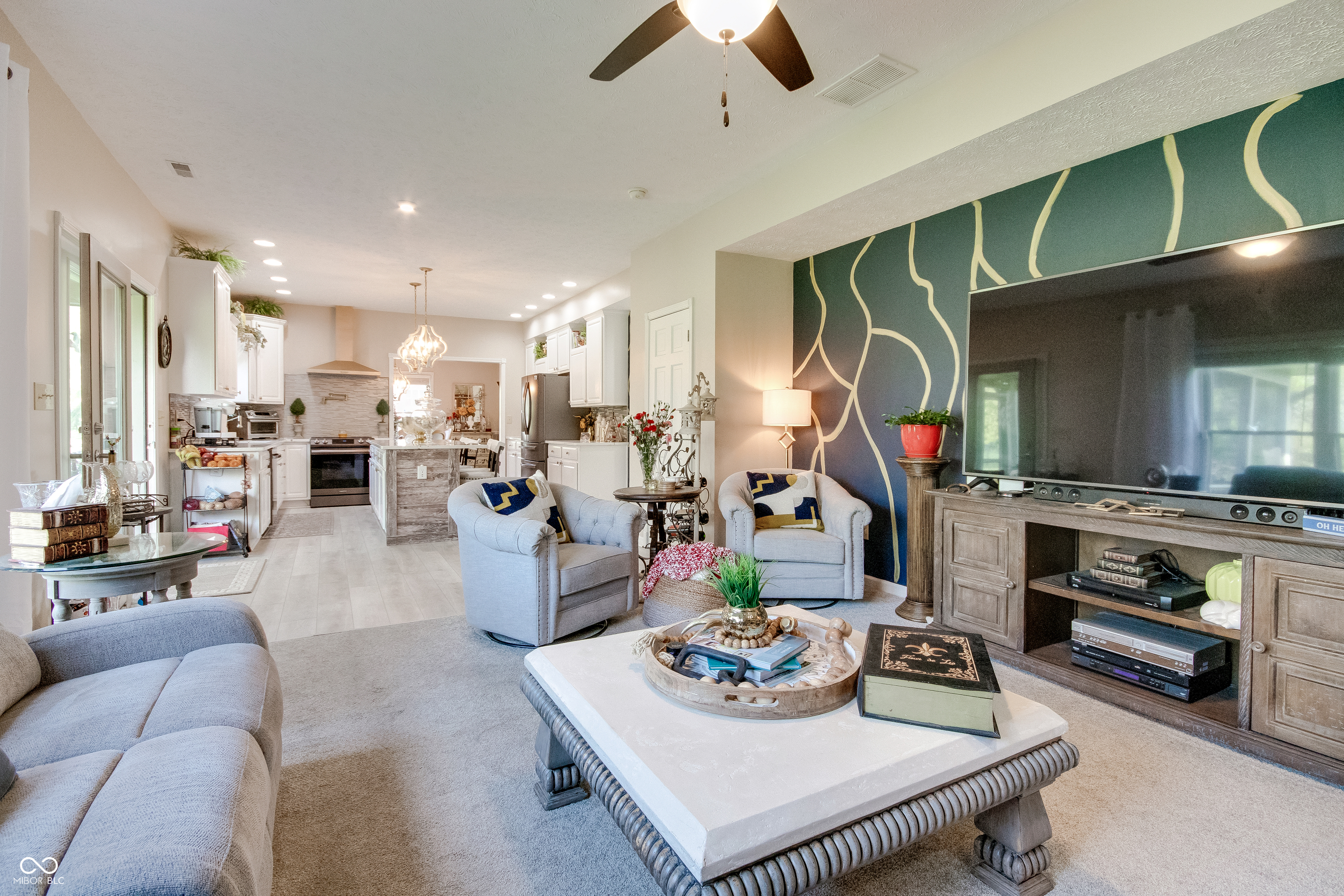 6054 Easy Lane
