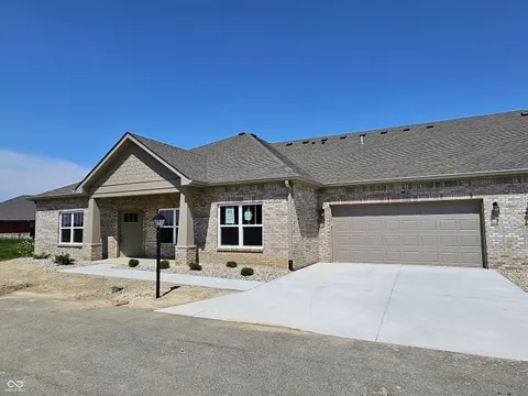 2327 Saddle Drive, Shelbyville, IN 46176 - MLS#: 22010591