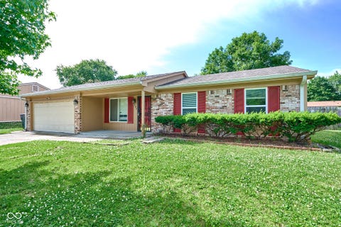 Photo of 805 Burr Oak Drive, Indianapolis, IN 46217 (MLS # 22107949)