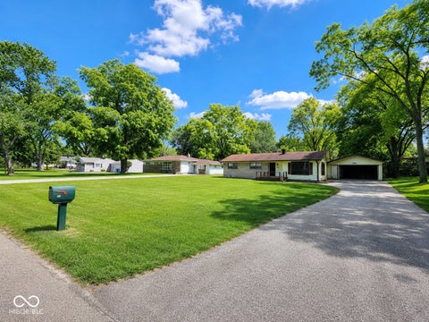 Photo of 741 Lakeview Drive, Noblesville, IN 46060 (MLS # 22123593)