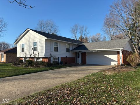 Photo of 4006 E Stop 10 Road, Indianapolis, IN 46237 (MLS # 22075142)