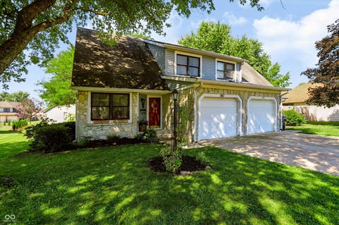 Photo of 981 Maple Grove Drive, Greenwood, IN 46143 (MLS # 22113748)