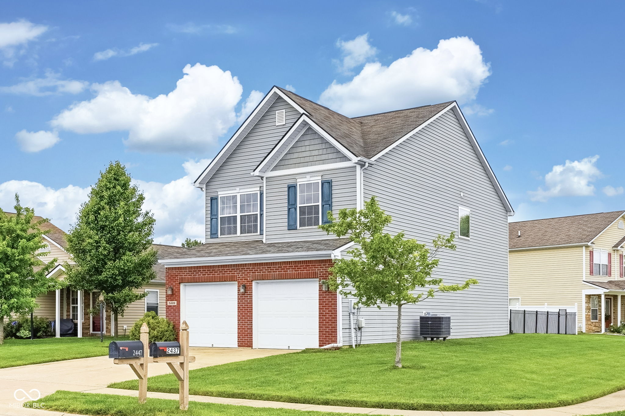 2462 Middle View Drive