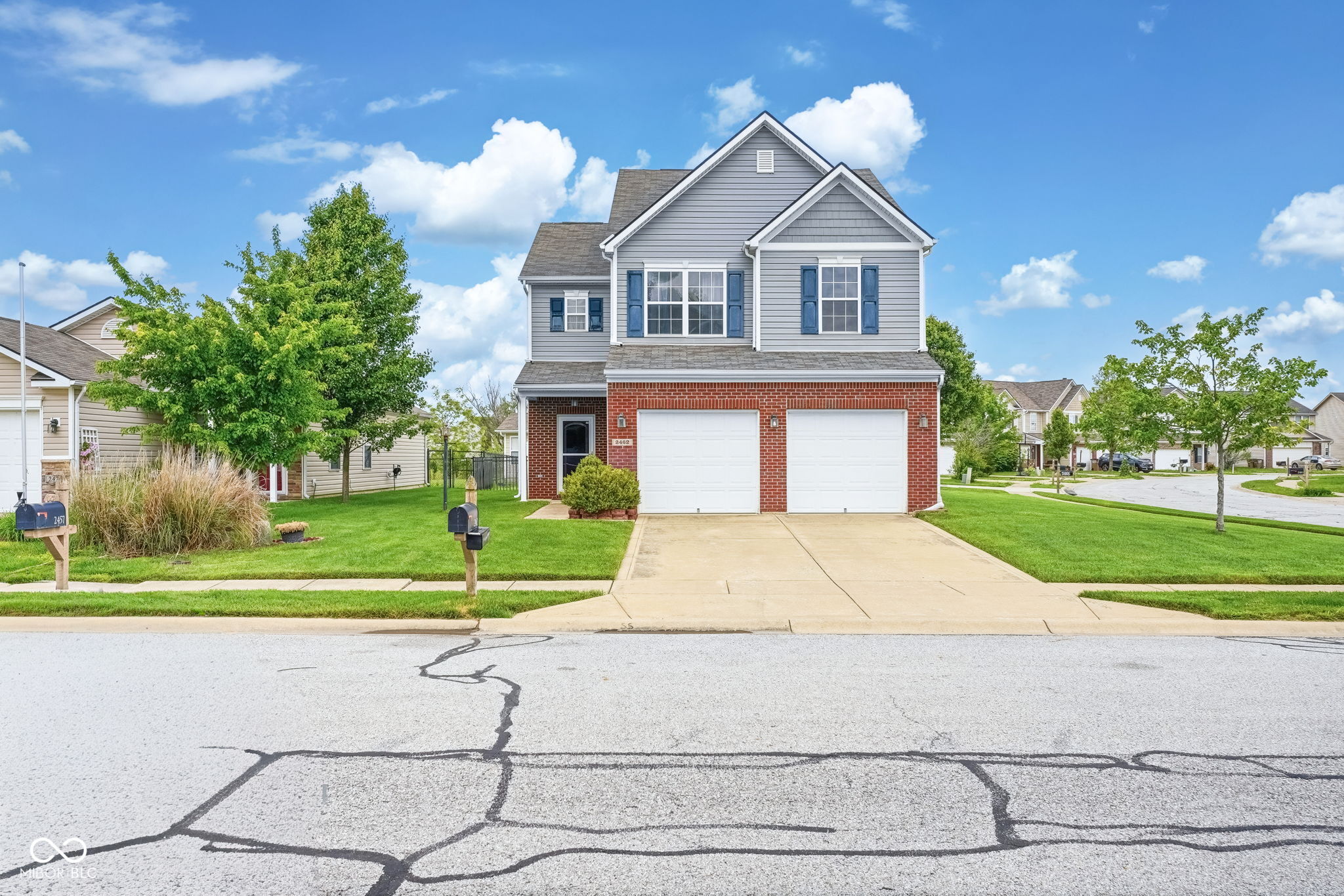 2462 Middle View Drive