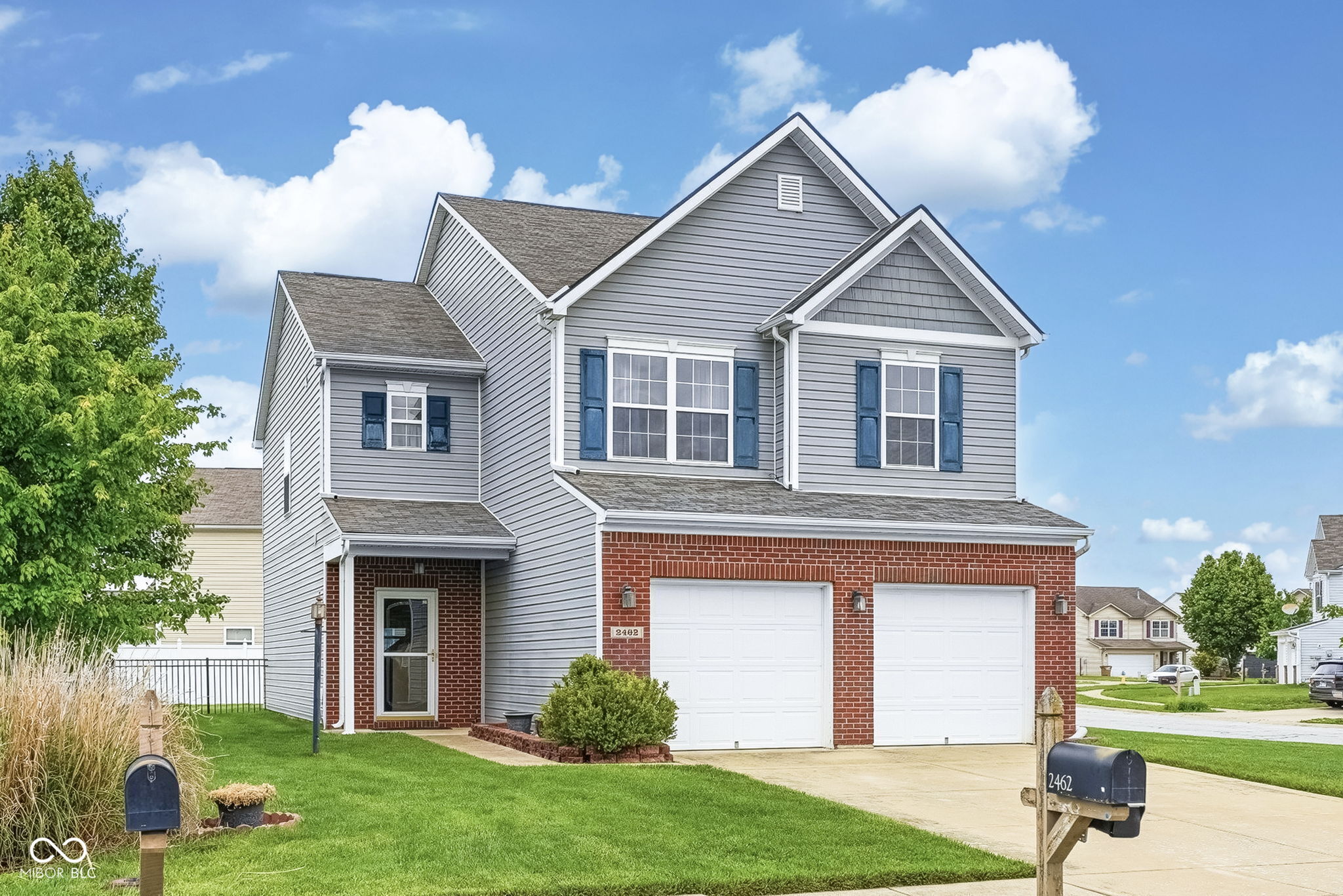 2462 Middle View Drive