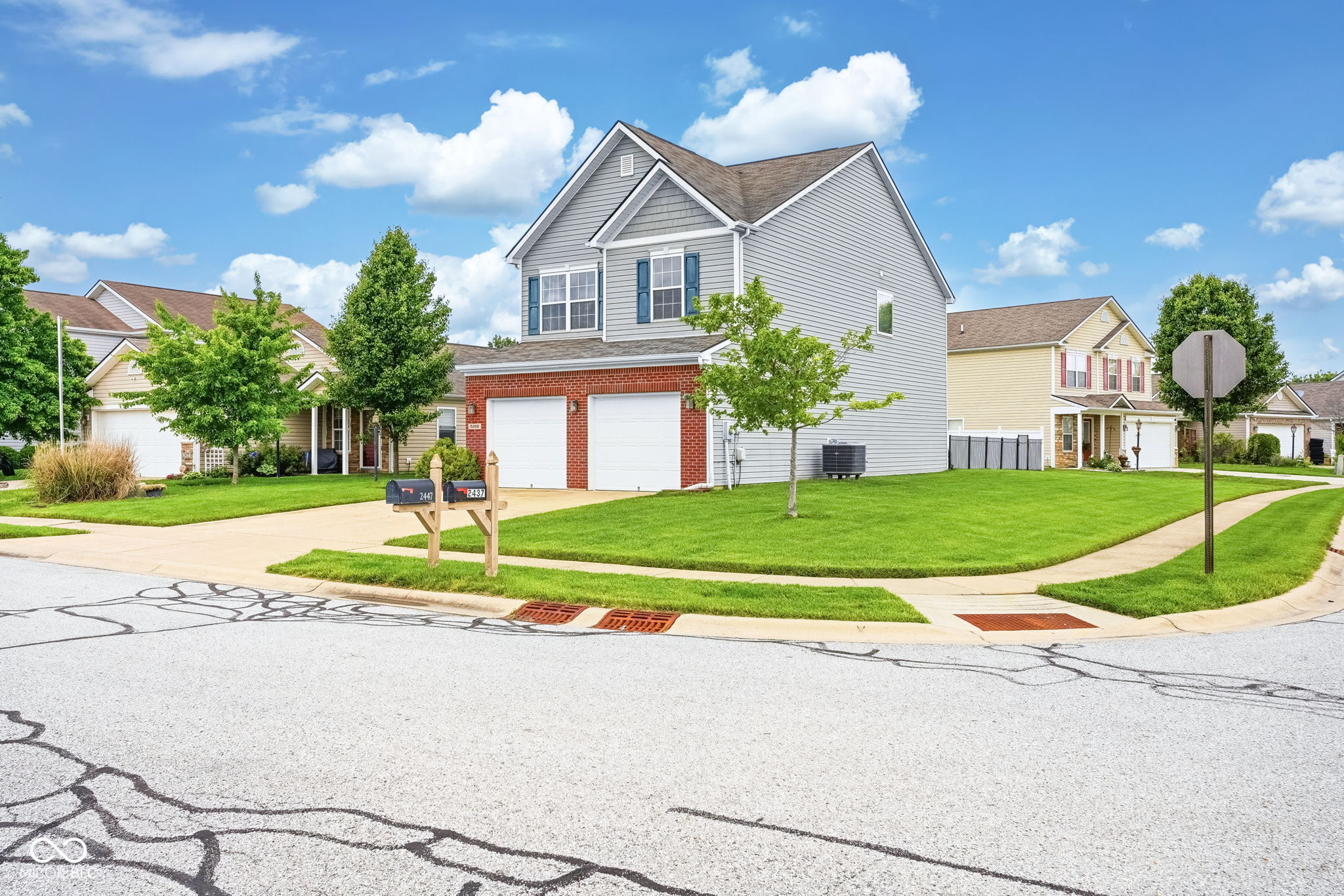 2462 Middle View Drive