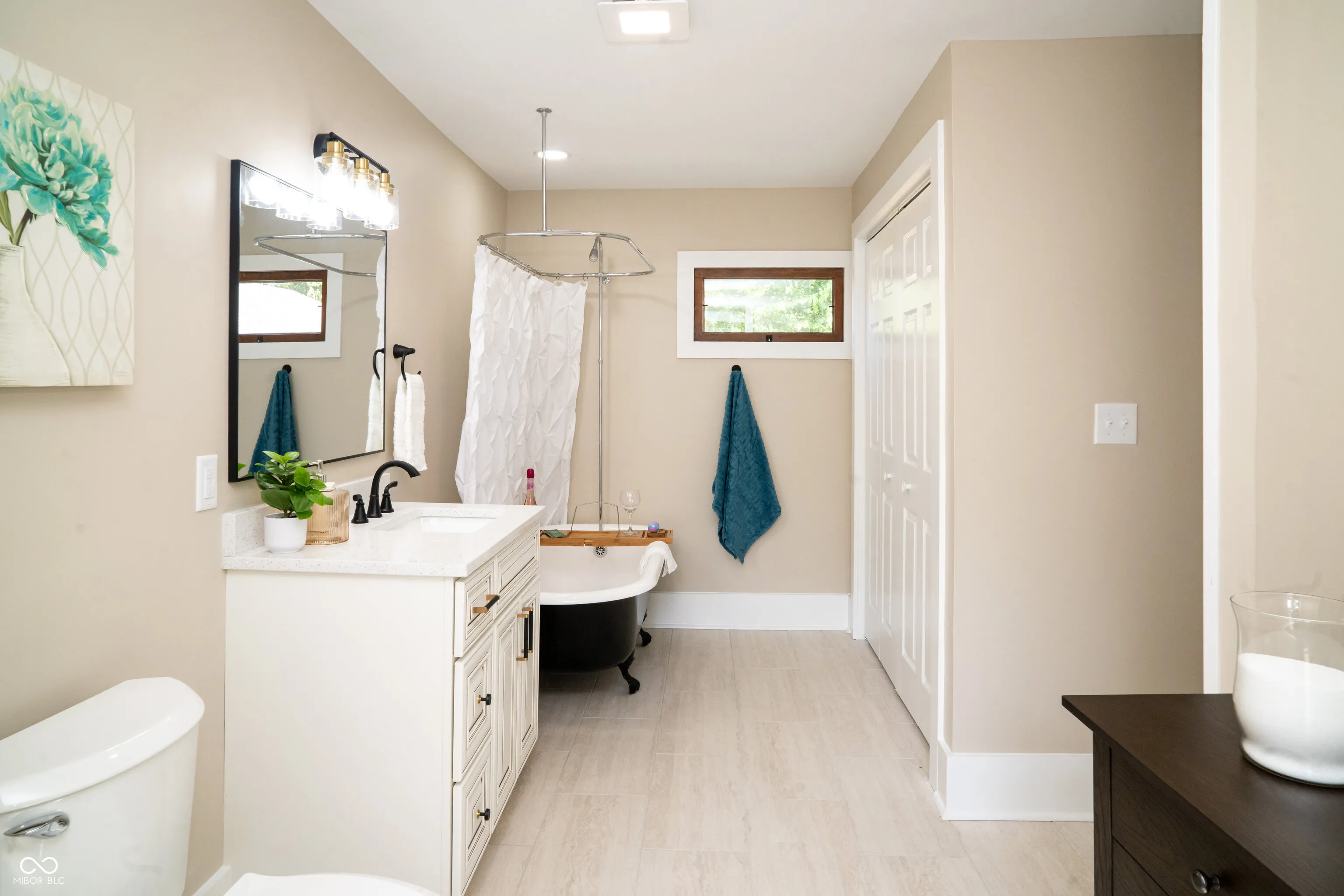 Franklin, Indiana 46131, United States, 4 Bedrooms Bedrooms, ,3 BathroomsBathrooms,Residential,Pending,212614