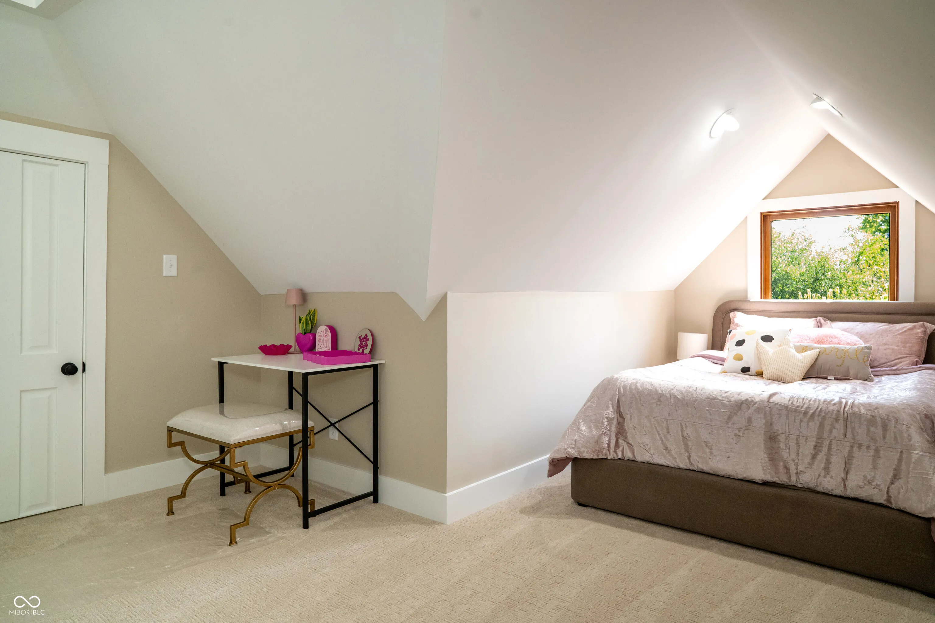 Franklin, Indiana 46131, United States, 4 Bedrooms Bedrooms, ,3 BathroomsBathrooms,Residential,Pending,212614