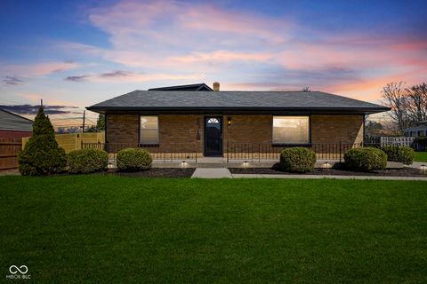 Photo of 1718 Tulip Drive, Indianapolis, IN 46227 (MLS # 22093695)