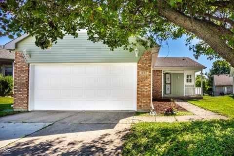 Photo of 1667 Park Castle Way, Indianapolis, IN 46229 (MLS # 22110128)