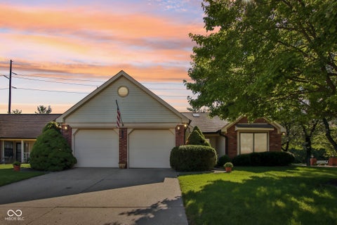 Photo of 143 President Trail E, Indianapolis, IN 46229 (MLS # 22122840)