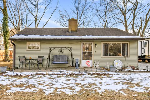 Photo of 1835 E 75th Street, Indianapolis, IN 46240 (MLS # 22076323)