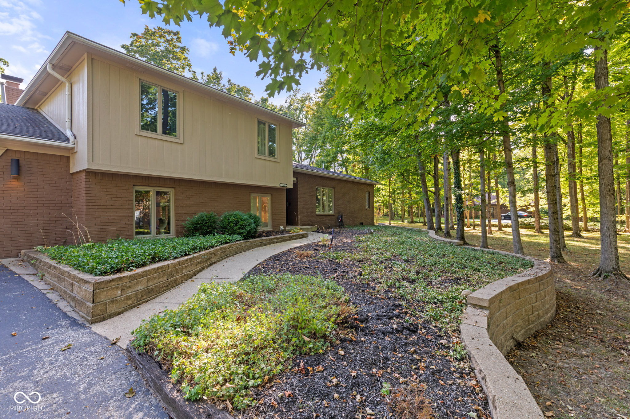 6548 Lake Forest Drive