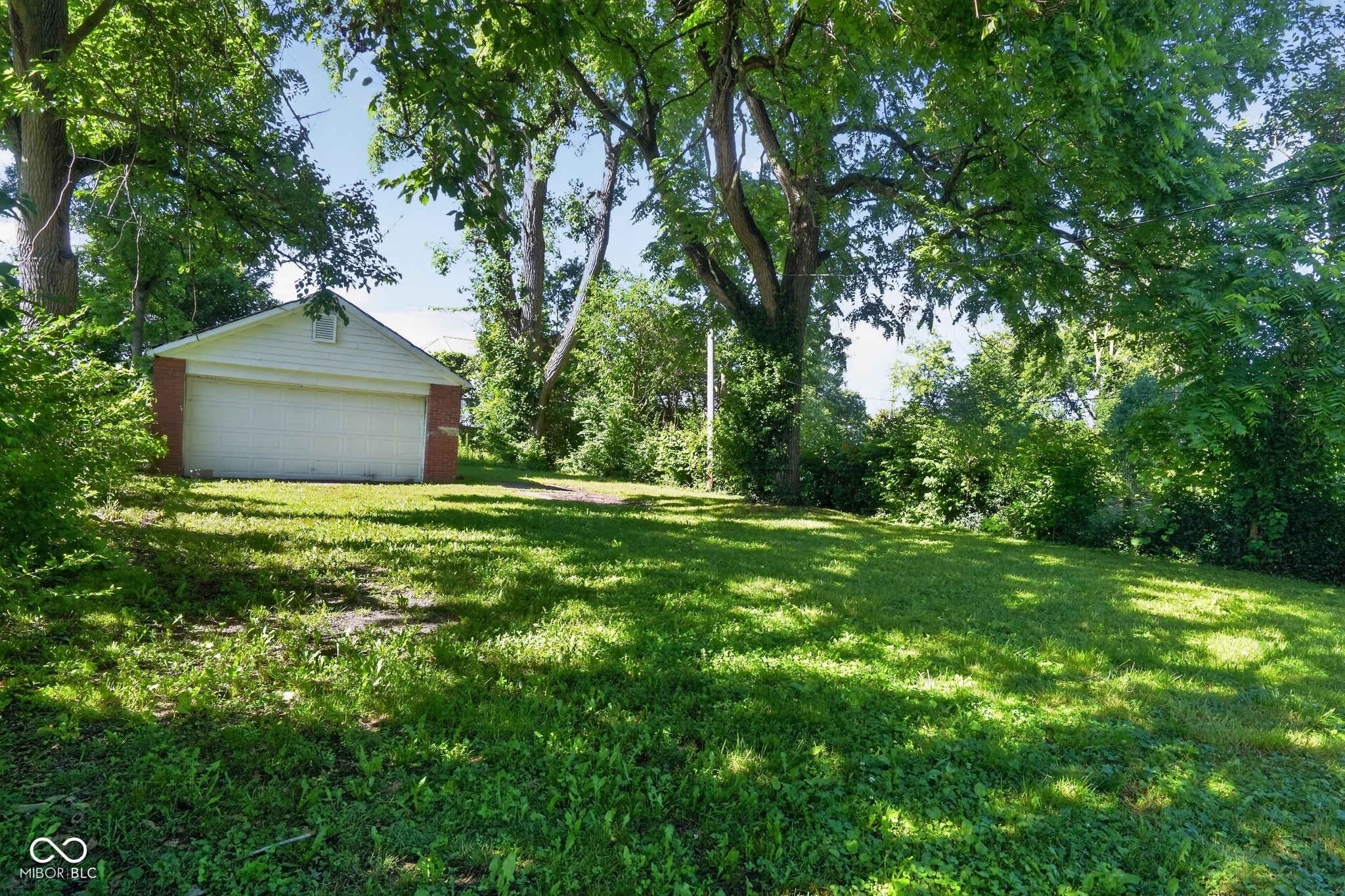 4933 E 39th Street