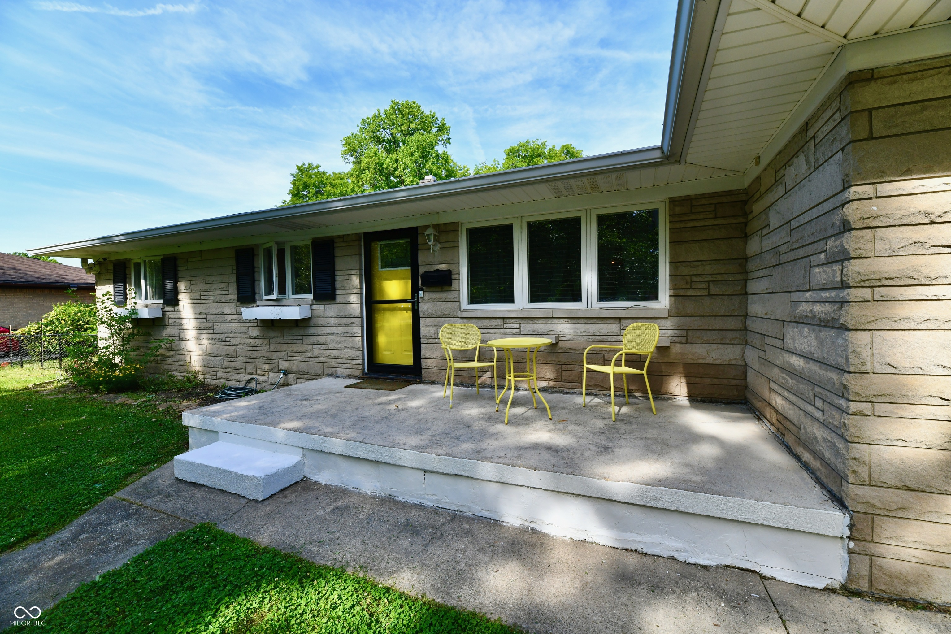 2732 Parkwood Drive