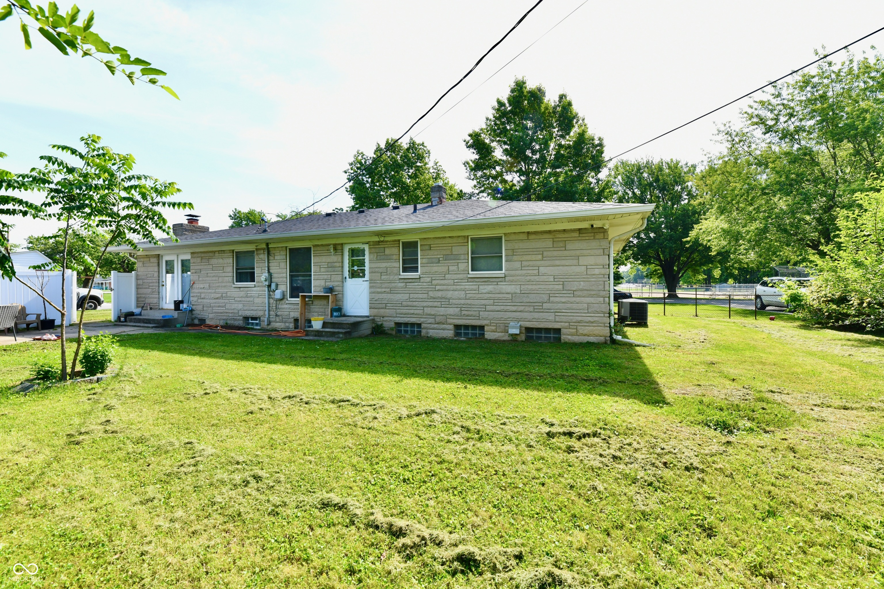 2732 Parkwood Drive
